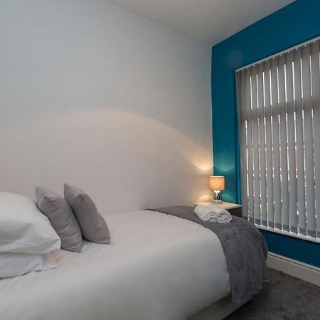 Townhouse @ 166 Ruskin Road Крю Екстериор снимка