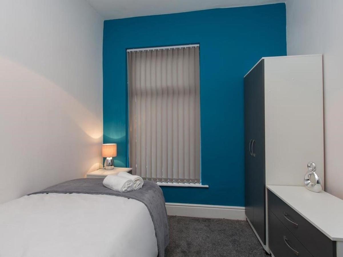 Townhouse @ 166 Ruskin Road Крю Екстериор снимка