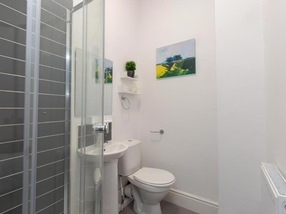 Townhouse @ 166 Ruskin Road Крю Екстериор снимка