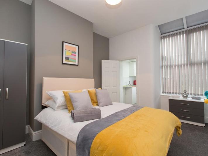 Townhouse @ 166 Ruskin Road Крю Стая снимка