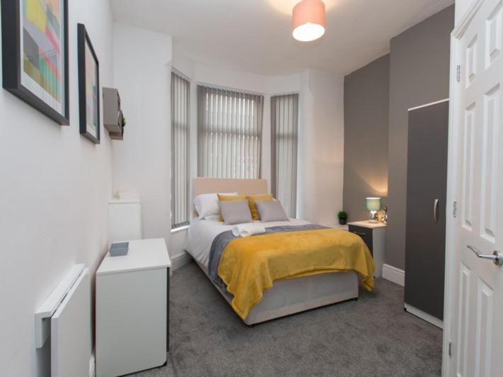 Townhouse @ 166 Ruskin Road Крю Стая снимка