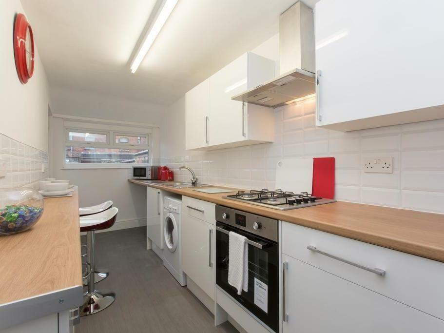 Townhouse @ 166 Ruskin Road Крю Екстериор снимка