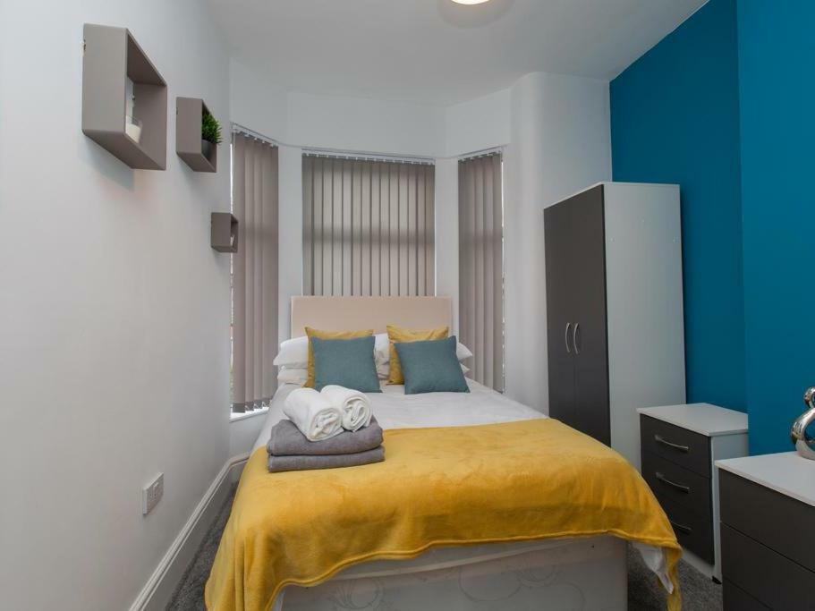 Townhouse @ 166 Ruskin Road Крю Екстериор снимка