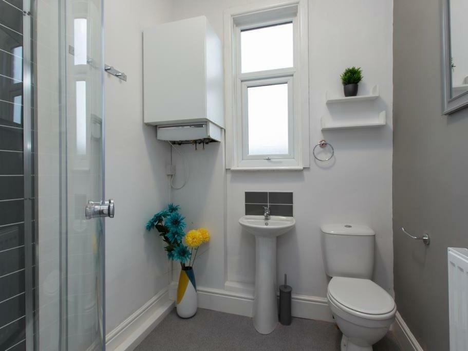 Townhouse @ 166 Ruskin Road Крю Екстериор снимка